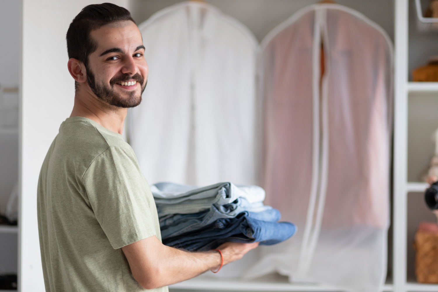 How Does a Pick Up Laundry Service Simplify Your Life?